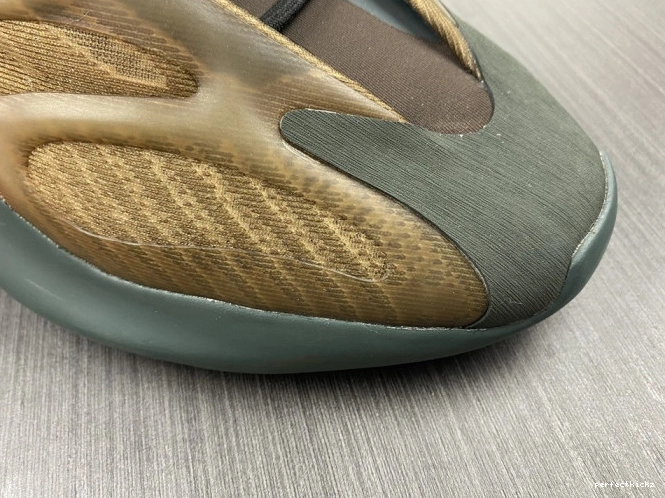 Yeezy Adidas V3 700 GY4109 Boost Copfade 0716